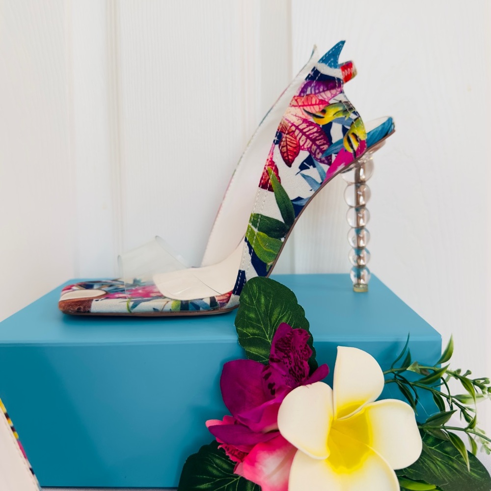 PRIVILEGED ~ Multi-colored w/tropical print and unique, clear sculptural 5” heel - Picture 4 of 9